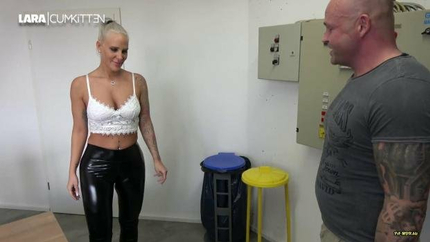 Lara CumKitten - Rechnung Zahlen FICK MICH LIEBER Elektriker Benutzt Mich In LEGGINGS Und STIEFELN (2023 | FullHD)