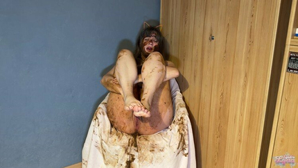 Lyndra Lynn - Brown Peaches Pooping My Jumpsuit (2024 | UltraHD/4K)