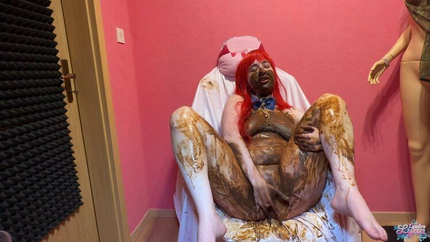 Kitchen mess - first time my own shit in my mouth with Lyndra Lynn (2023 | FullHD)