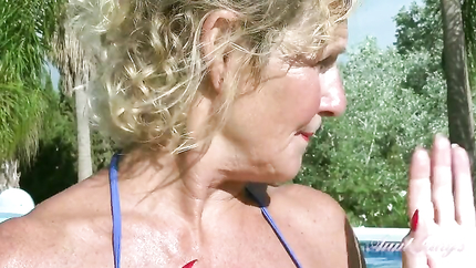 Molly Maracas - Auntjudys - Your New Pool Lady Mrs. Molly Sucks Your Cock (pov) (2025 | SD)