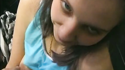 Aus Mitleid fickt sie mit Ihrem Mann vor der Kamera (2025 | SD)