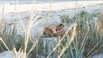 Wet Kelly - Couple Caught on Camera Having Sex on the Beach (2025 | SD)