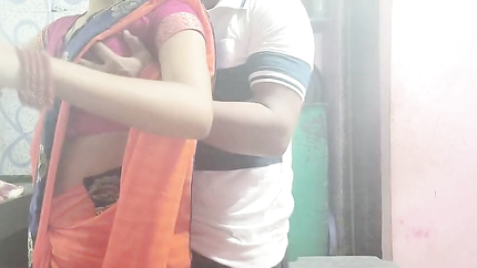 Desi bhabhi kitchen me khana bana rahi thi tabhi devar ne piche le bhabhi ki (2025 | SD)