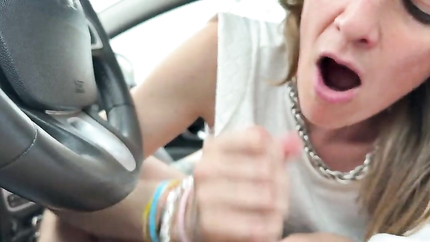 I fuck a MILF in a parking lot and she swallows my cum (2025 | SD)