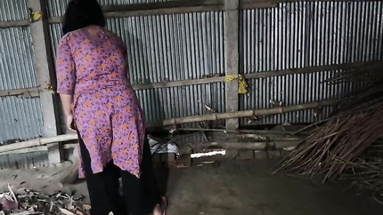 I see my cousin cleaning the house I hugged her from behind and started fucking her in the ass (2025 | SD)