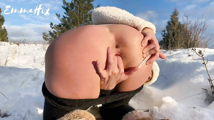 Emma Hix - Horny Slut Fucks Herself in Snow (2025 | HD)