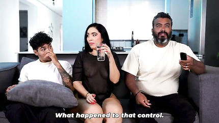 Big ass stepmom enjoys her stepson what her husband won't give her - Thiago Lopez & Sarah Black (2025 | SD)