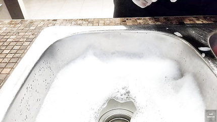 I wash nicely ans sensually my hands (2025) (2026 | SD)
