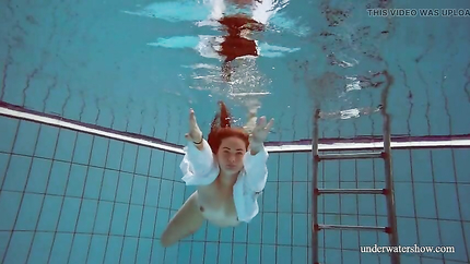 Juicy body teen Lola swims naked (2026 | SD)