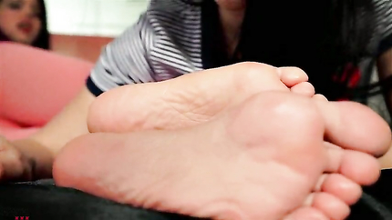 Lady Dee licks Feet and sucks Toes of her friend (2026 | SD)