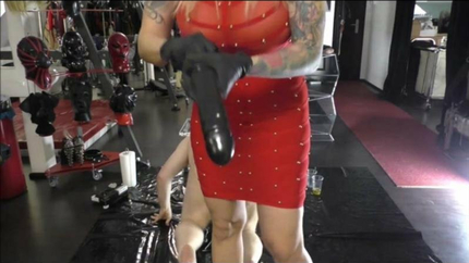 Eine Grosse Schweinerei A Big Mess! - MistressJenniferCarter (2021 | 640x480)