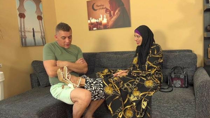 Fanta Sie - Hot babe in hijab babe spreads for her husband - E304 (2024 | FullHD)
