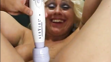 Bleached blonde whore spreads legs and slides vibrator inside her pussy (2026 | SD)