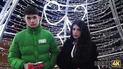 Asandra Dewy, Michael Fly - HUNT4K. She fucked the hell out of me on this Christmas eve (2026 | SD)