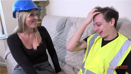 Charlie Rae - Curvy Blonde MILF Charlie Rae Drives A Hard Bargain to Keep Her WiFi On (2025 | FullHD)