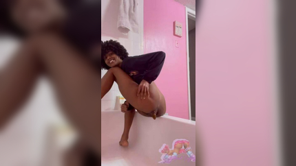 Saint Ziya Pees, Poops - Pink Bathtub P1 (2025 | SD)