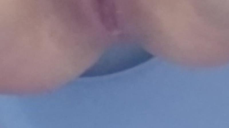 Pissing and pooping in toilet (2021 | 1920x1080)