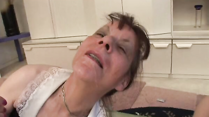 Oma, Opa und die Nachbarin drehen ihren 2. Sexfilm (2026 | SD)