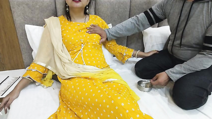 Indian Desi dost ki maa ke sath chudai mazaa lete hoye uski gori chut main ungli dal ke uske chuche chuss dale foreplay roleplay in hindi (2026 | SD)