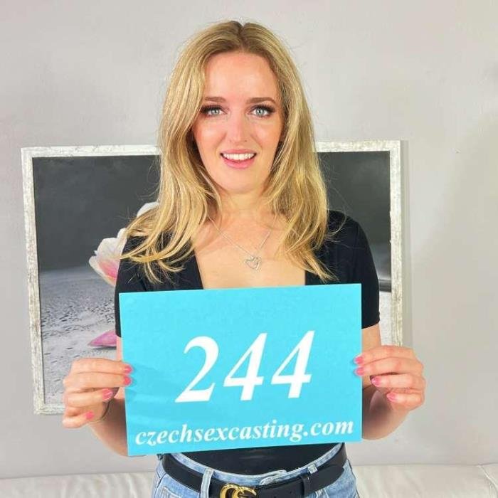 This blonde from Australia is so sexy and horny (2022 | UltraHD/2K)