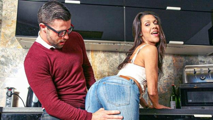 Samia Duarte - Deepthroat And Doggy Style In Kitchen (2025 | FullHD)