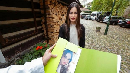 Lucy Mendez - Following white bunny (2023 | FullHD)