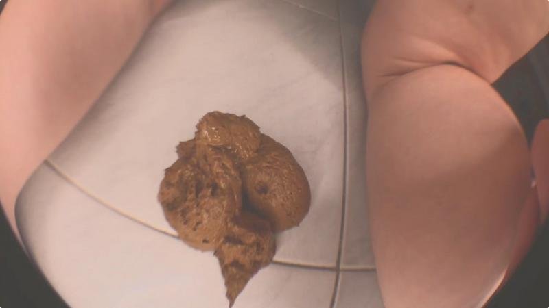 New Years Gift. Pee and Poo Smearing on My Ass - EllaGilbert (2021 | 1920x1080)