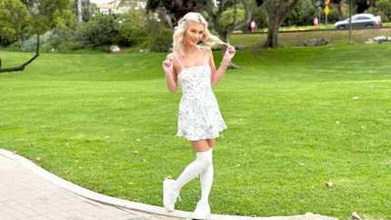 Emma Rosie - Blue Eyed Emma Rosie Shaved Pussy Gets Stretched Out (2025 | FullHD)