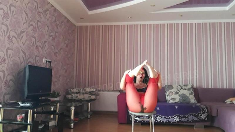 Tatiana shit in red leggings - Svetlana (2021 | FullHD | Scatshop)