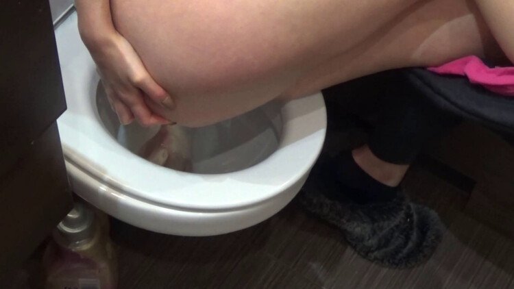 HotDirtyIvone - Desperate girl on toilet diarrhea and farts (2024 | FullHD)