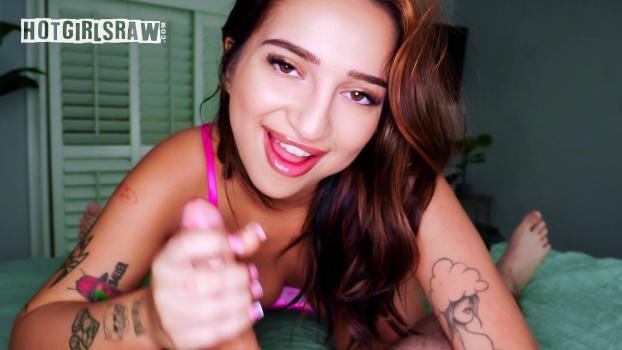 Kiana Kumani - Horny GF Can't Wait (2025 | FullHD)